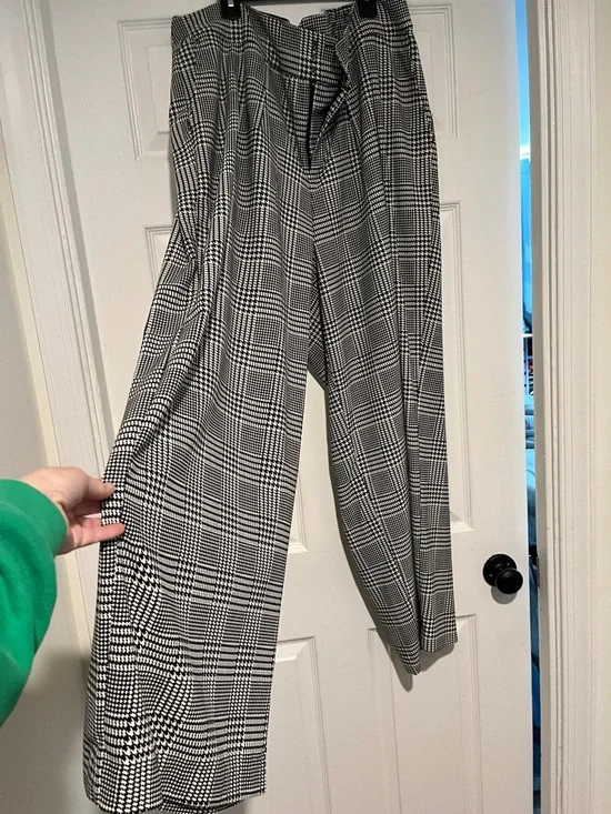 Wide-Leg Pants - Picture 3 of 5